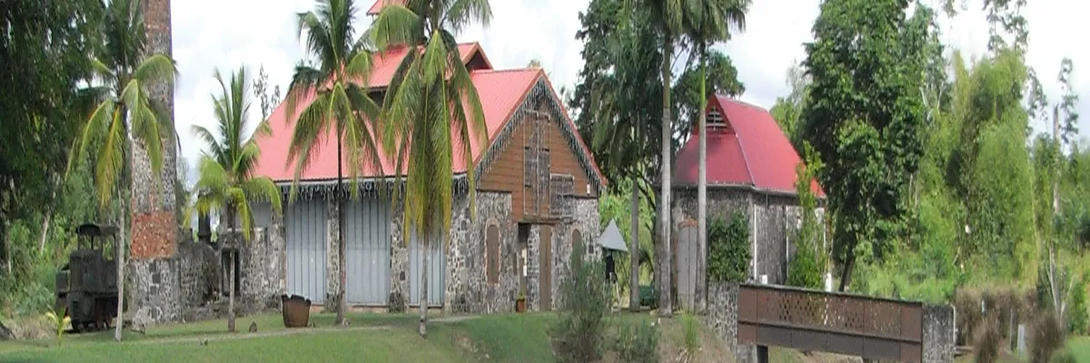 Image Installation abri de piscine Martinique